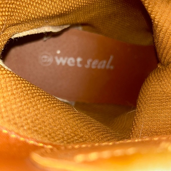 Women’s Heeled Bootie - Picture 3 of 3